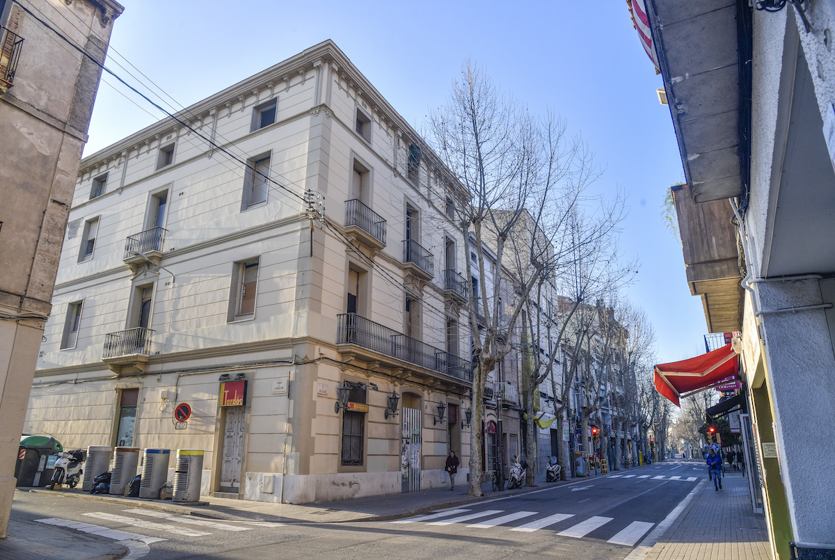 Apareix mort un home en un local abandonat del centre de Sabadell