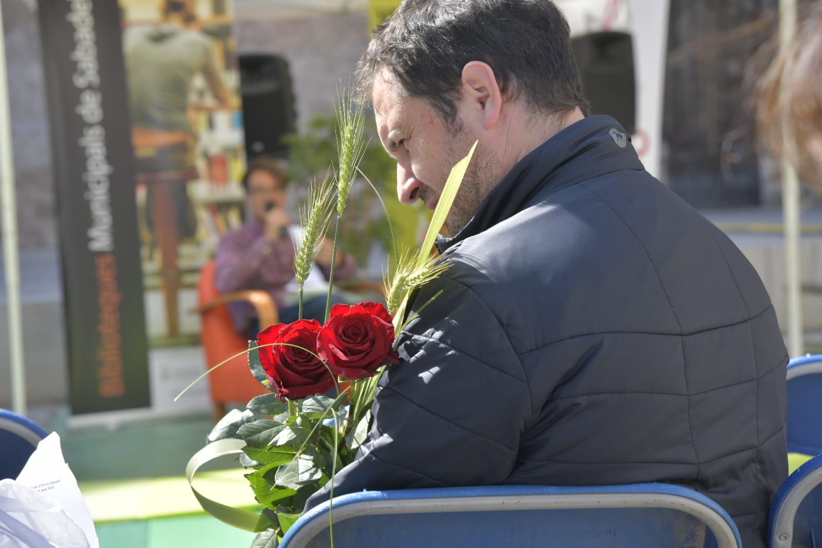 Sabadell prohibeix vendre roses al carrer
