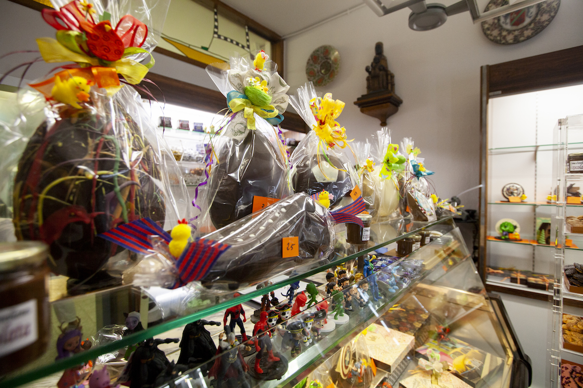 Incertesa a les pastisseries: aconseguiran vendre les mones de Pasqua que ja han elaborat?