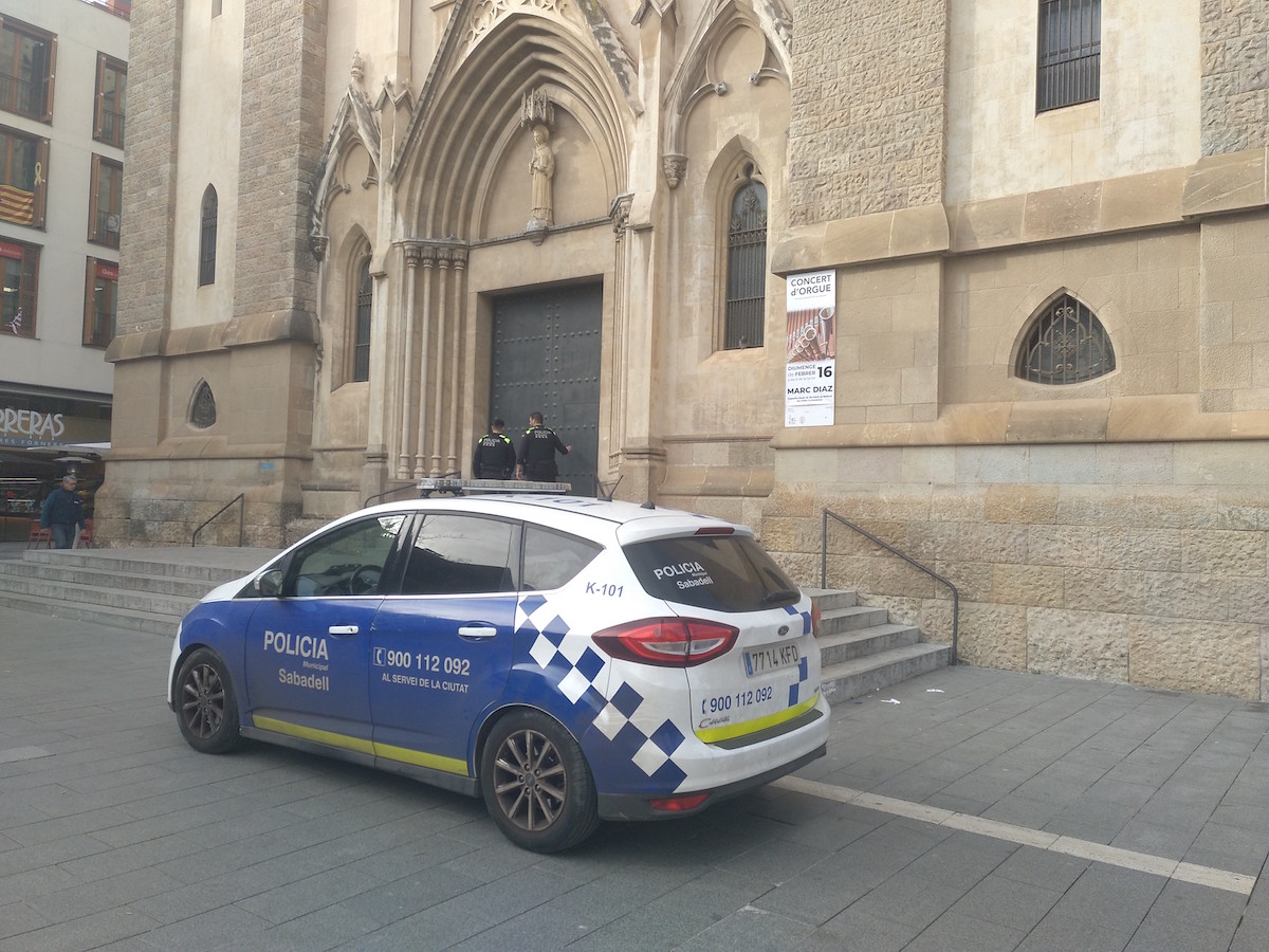 Una dona es queda tancada a l'església de Sant Fèlix