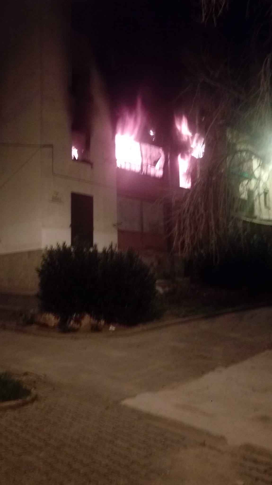 Crema de nou un dels blocs dels Merinals pendent d'enderrocar