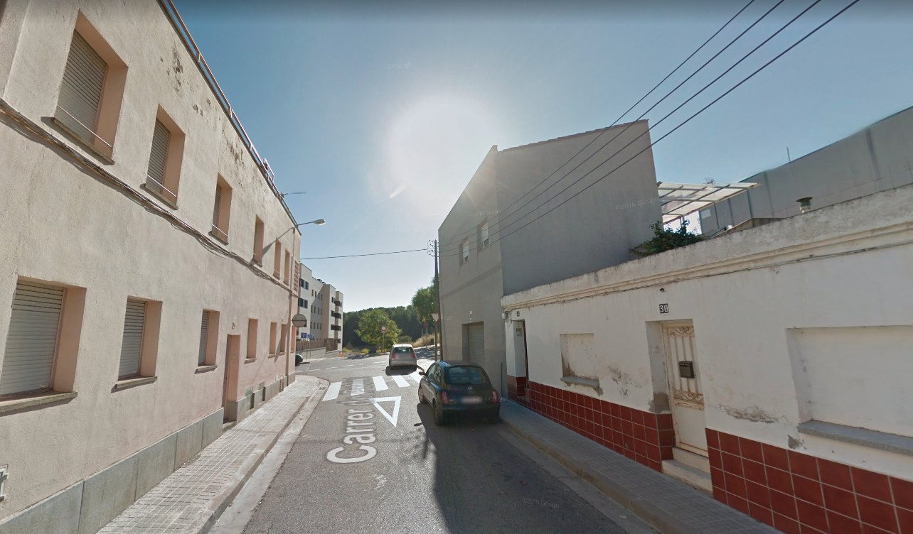 Un incendi crema el menjador d'un habitatge del Poblenou