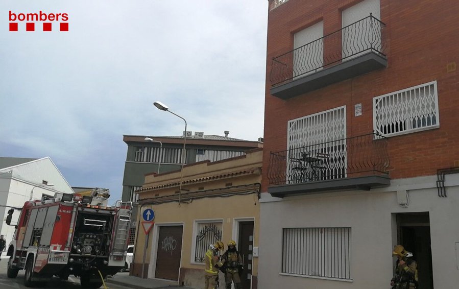 S'incendia un habitatge del carrer de Sarret