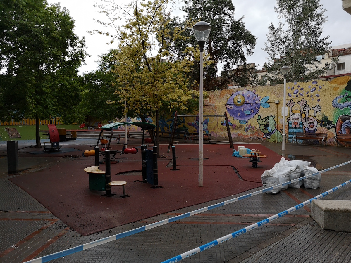 La plaça de Fidela Renom, tancada per obres fins dijous