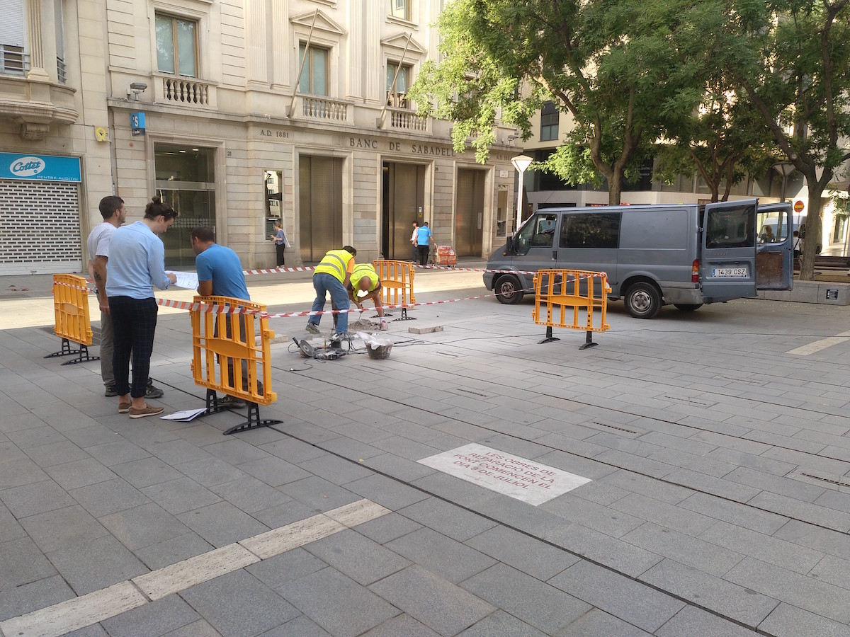 Comença la reparació de la font espatllada de la plaça de Sant Roc