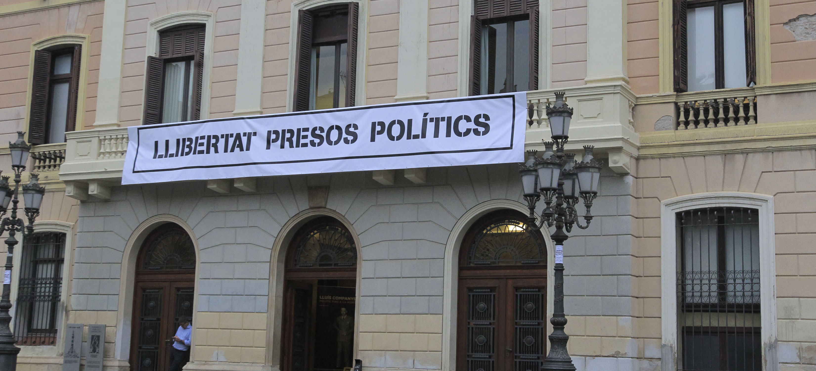 Ciutadans no es reunirà amb el nou govern fins que retiri la pancarta de l'Ajuntament