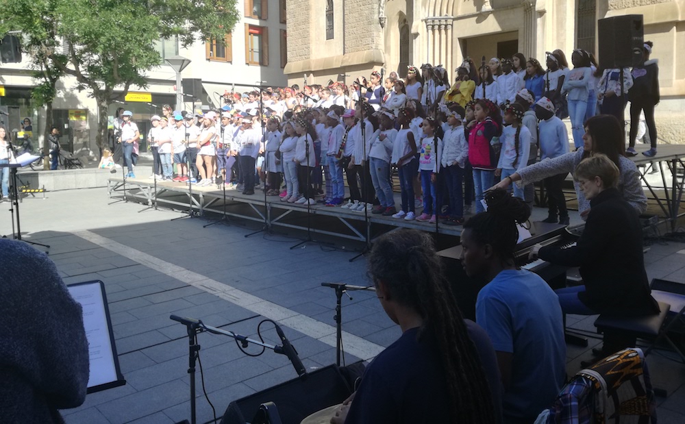 Així sona 'Cantem Àfrica', el concert per la pau de 150 escolars