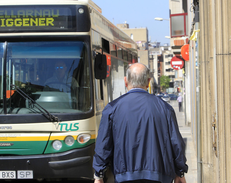 Dijous comença el període per tramitar la tarjeta de transport gratuït per acompanyants de persones amb discapacitat