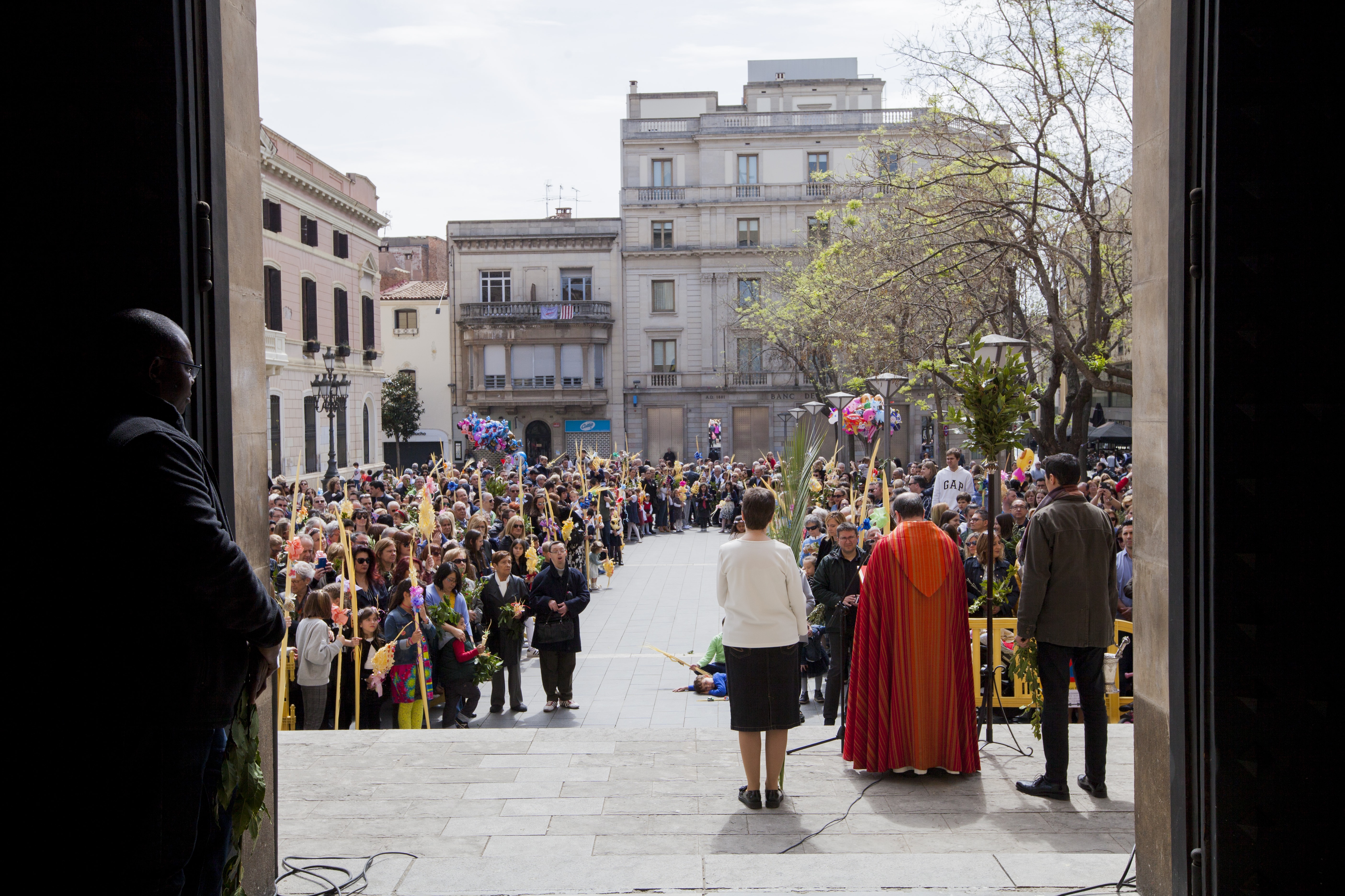 Centenars de sabadellencs celebren el Diumenge de Rams