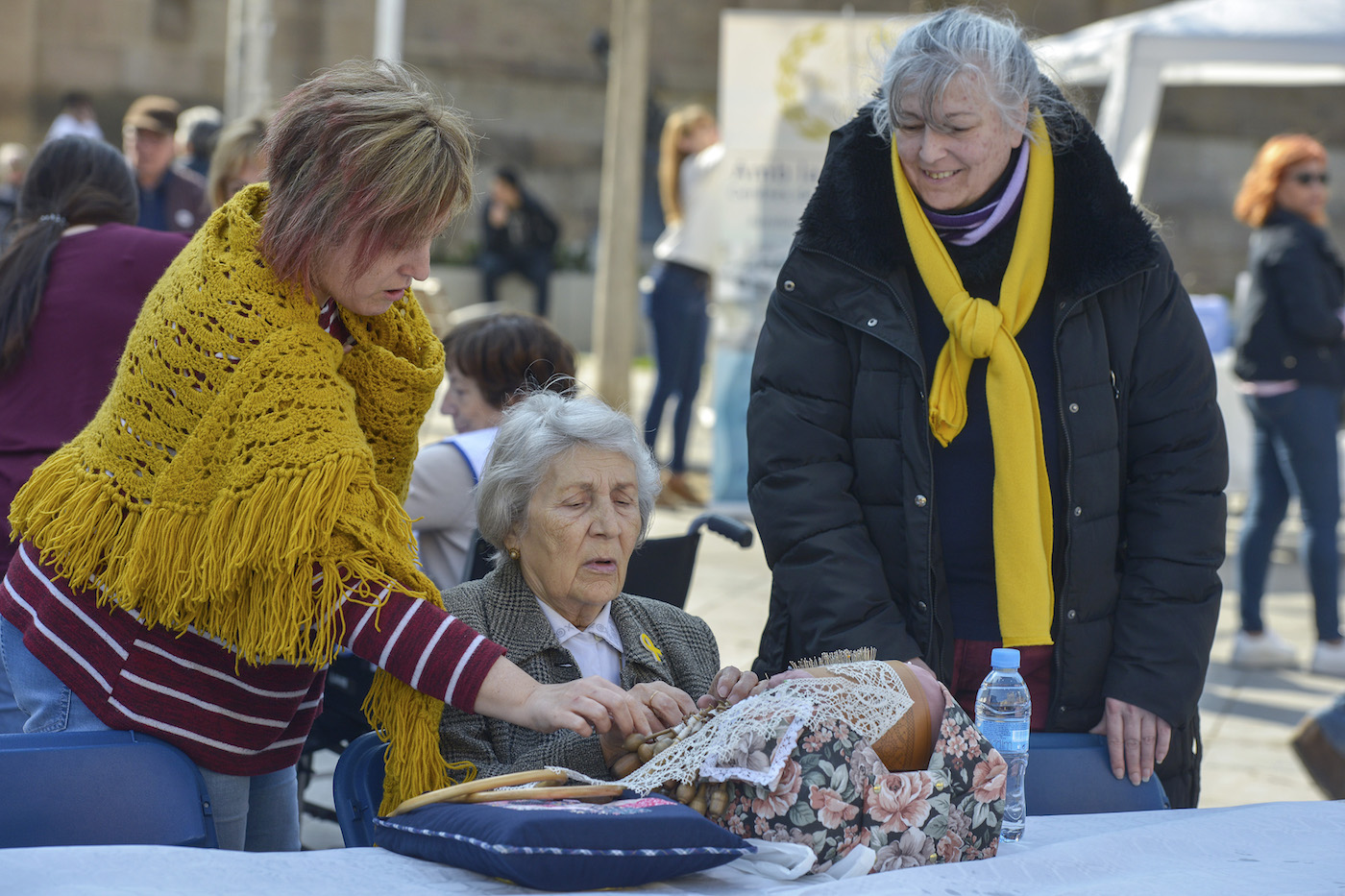 La mostra d'entitats de la Gent Gran s'ha fet un any més,  a la plaça del  Dr. Robert