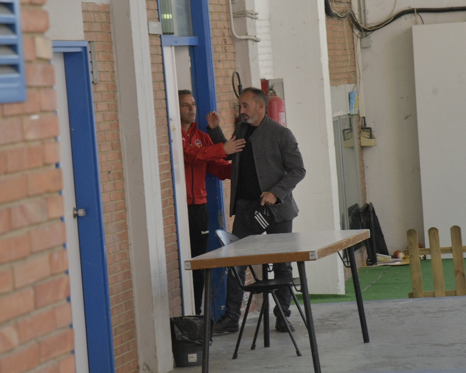 Minut a minut: el CE Sabadell decideix el futur de l'entrenador, Kiko Ramírez