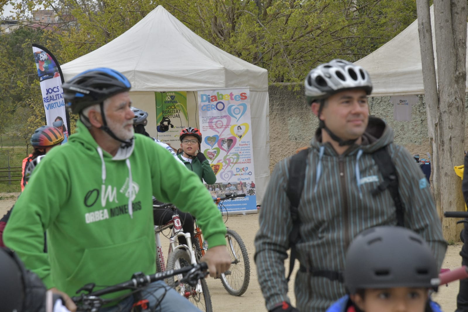Galeria: Més de 142 ciclistes es solidaritzen per a la lluita contra la diabetis
