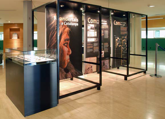 Els homes primitius envaeixen l'Espai Cultura Fundació 1859