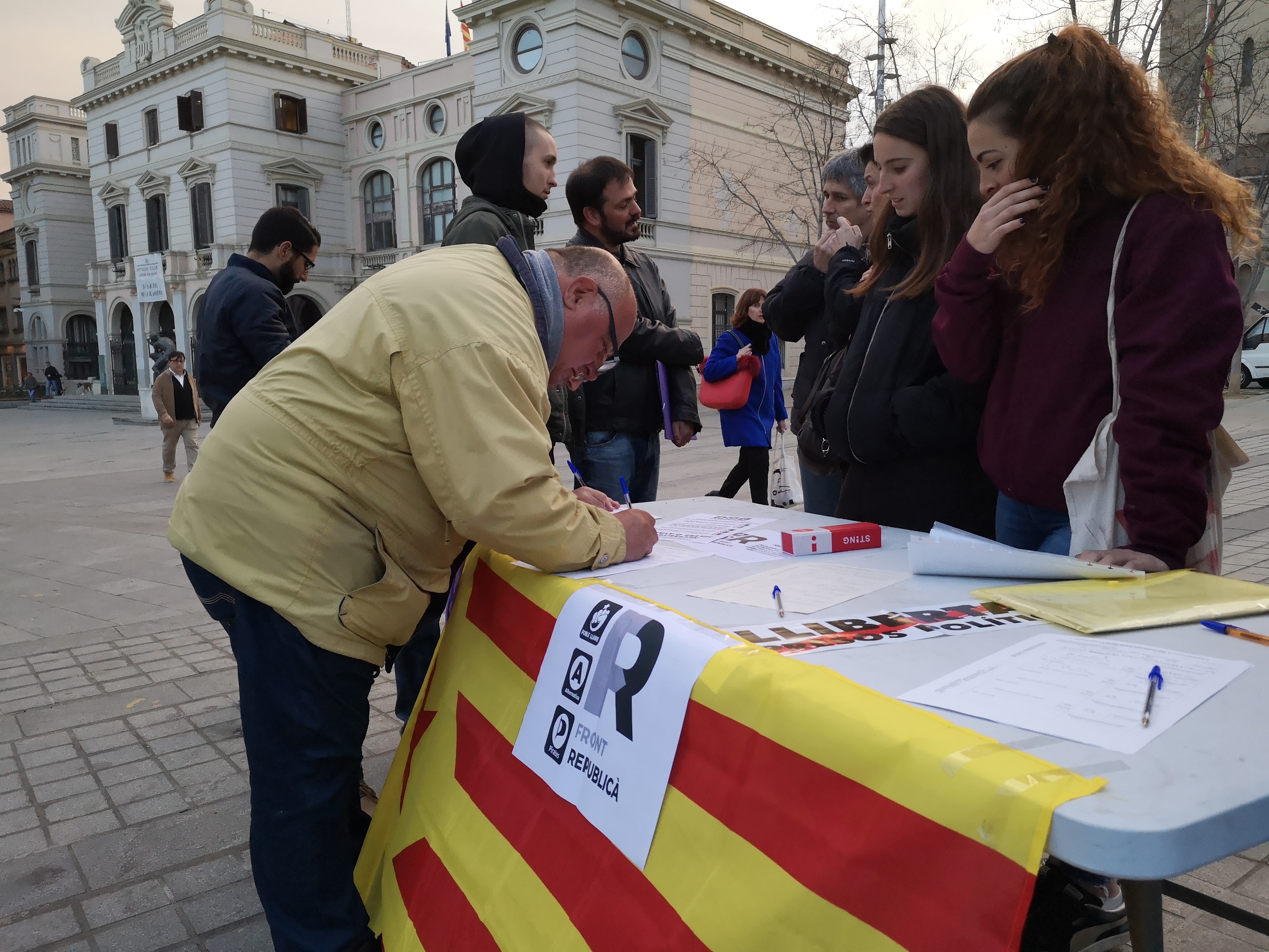 Optimisme al Front Republicà en la recollida d'avals a Sabadell