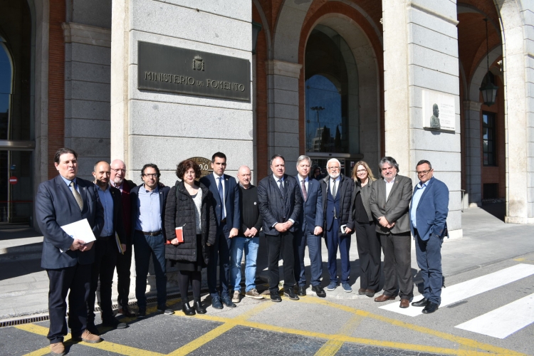 Foment es compromet a fer inversions a la línia R4 de Rodalies entre Terrassa i Manresa