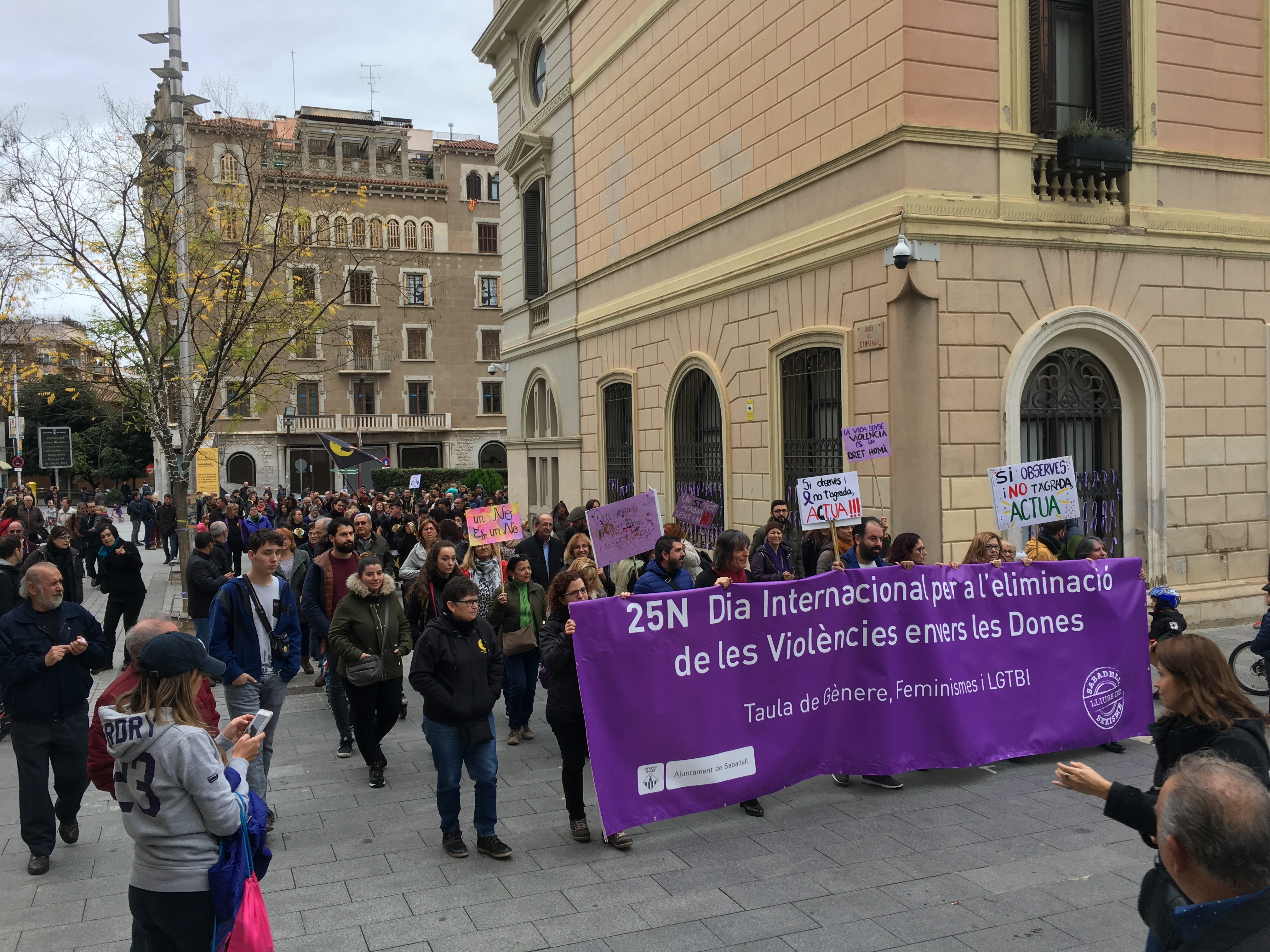 Sabadell surt al carrer contra la violència masclista