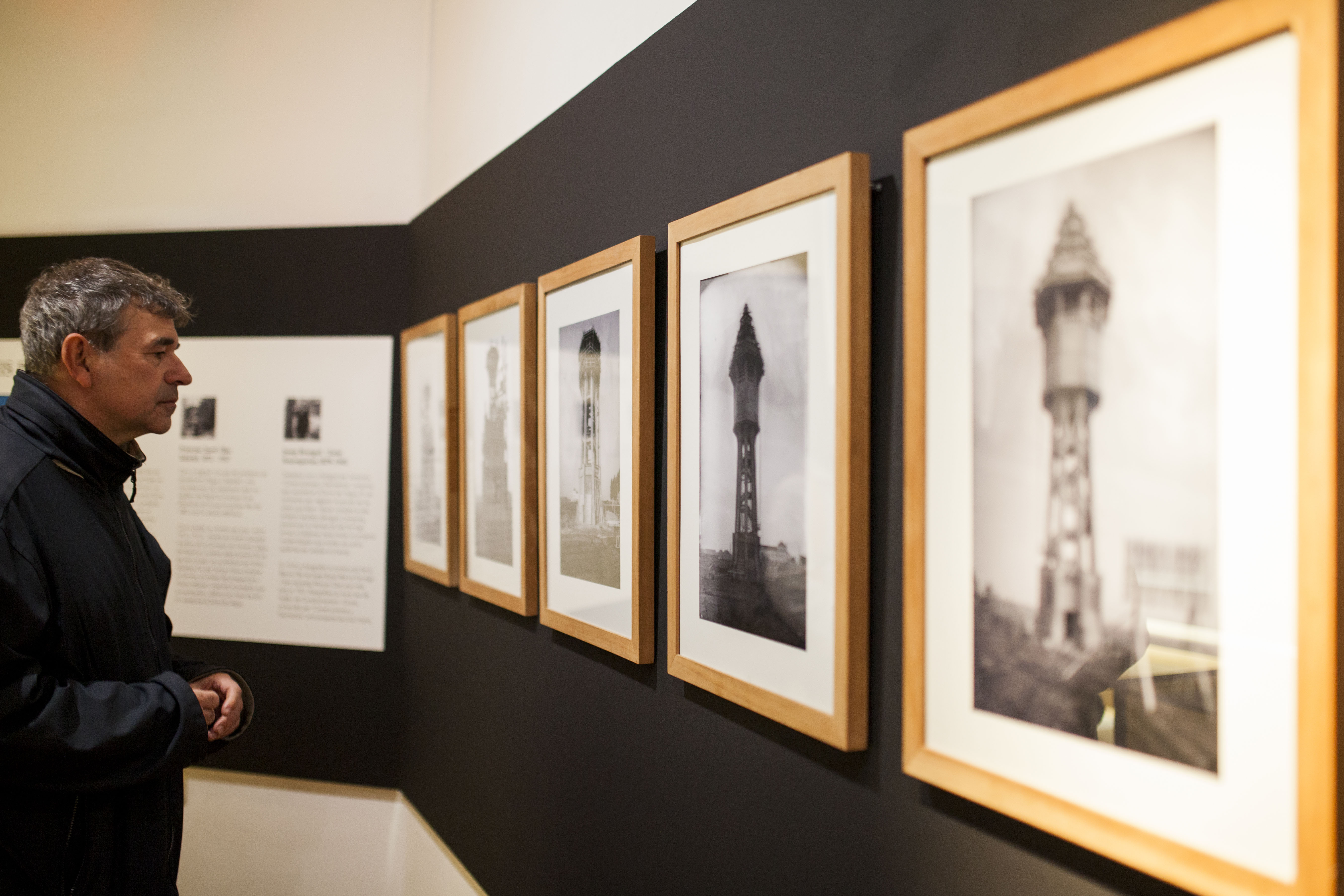 El Museu d'Història exposa una col·lecció de fotos inèdites de la construcció de la Torre de l'Aigua