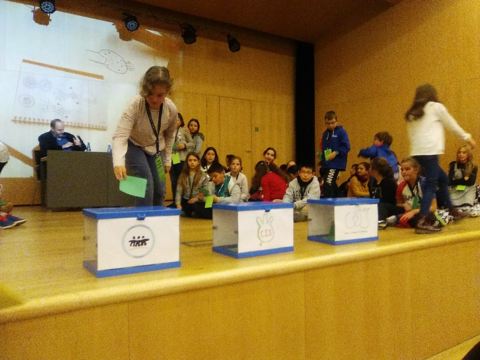 Els nens i nenes de Sabadell celebren el seu primer Consell dels Infants