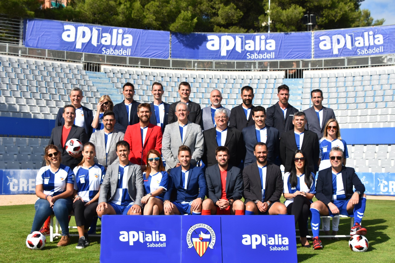 Centre d'Esports i Apialia Sabadell signen un acord de patrocini