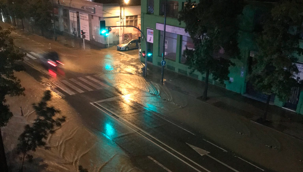 La ronda de Ponent, una de les imatges de la jornada de precipitacions