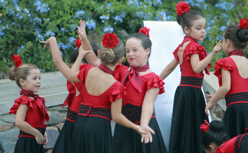 Danses regionals i cultura folklòrica a la Festa Major
