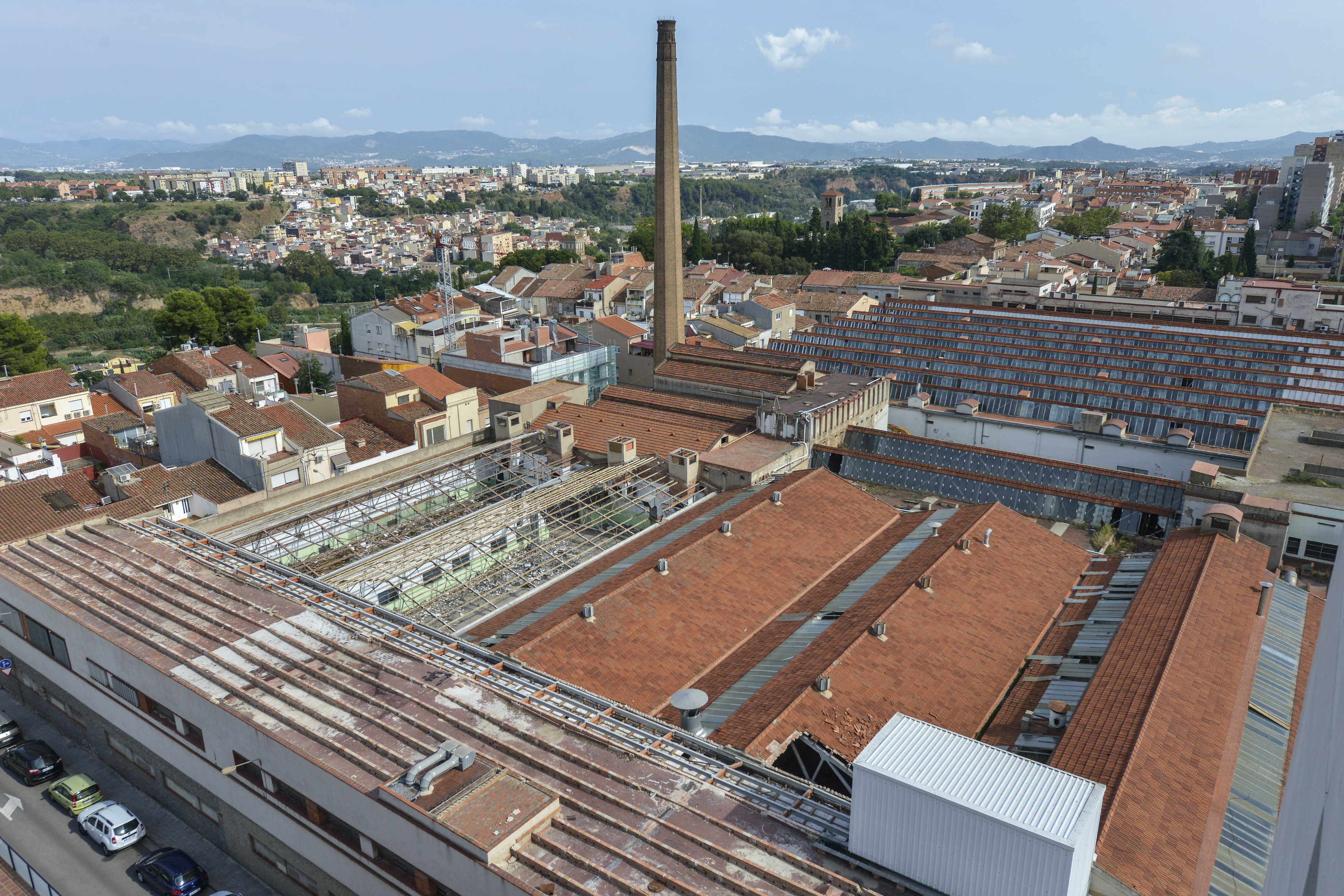 Les màquines de demolició entren a l'Artèxtil