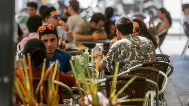 Cauen un 27% els contractes d'1 a 6 mesos