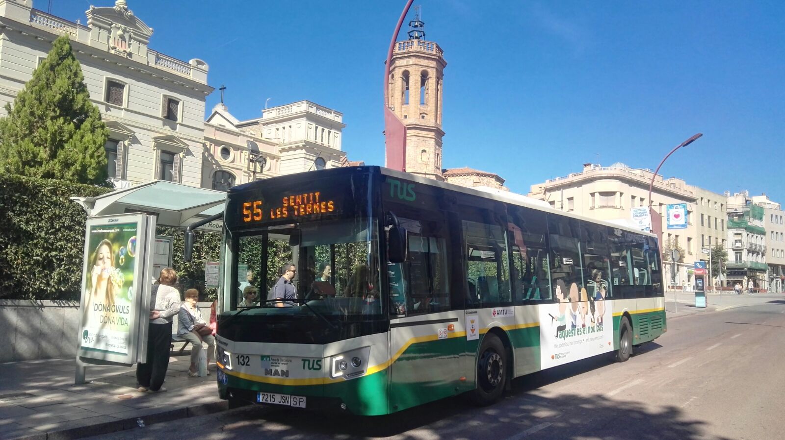 Fins a les 12h, desviaments a les línies de bus pel tall al carrer de la Salut