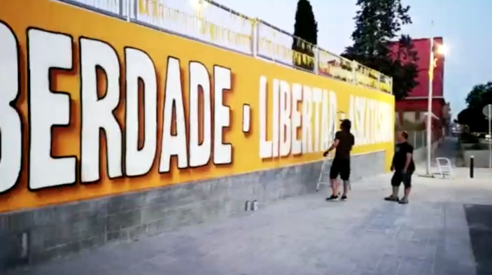 El col·lectiu '15 minuts de pensament' inaugura 'el mur de la llibertat'