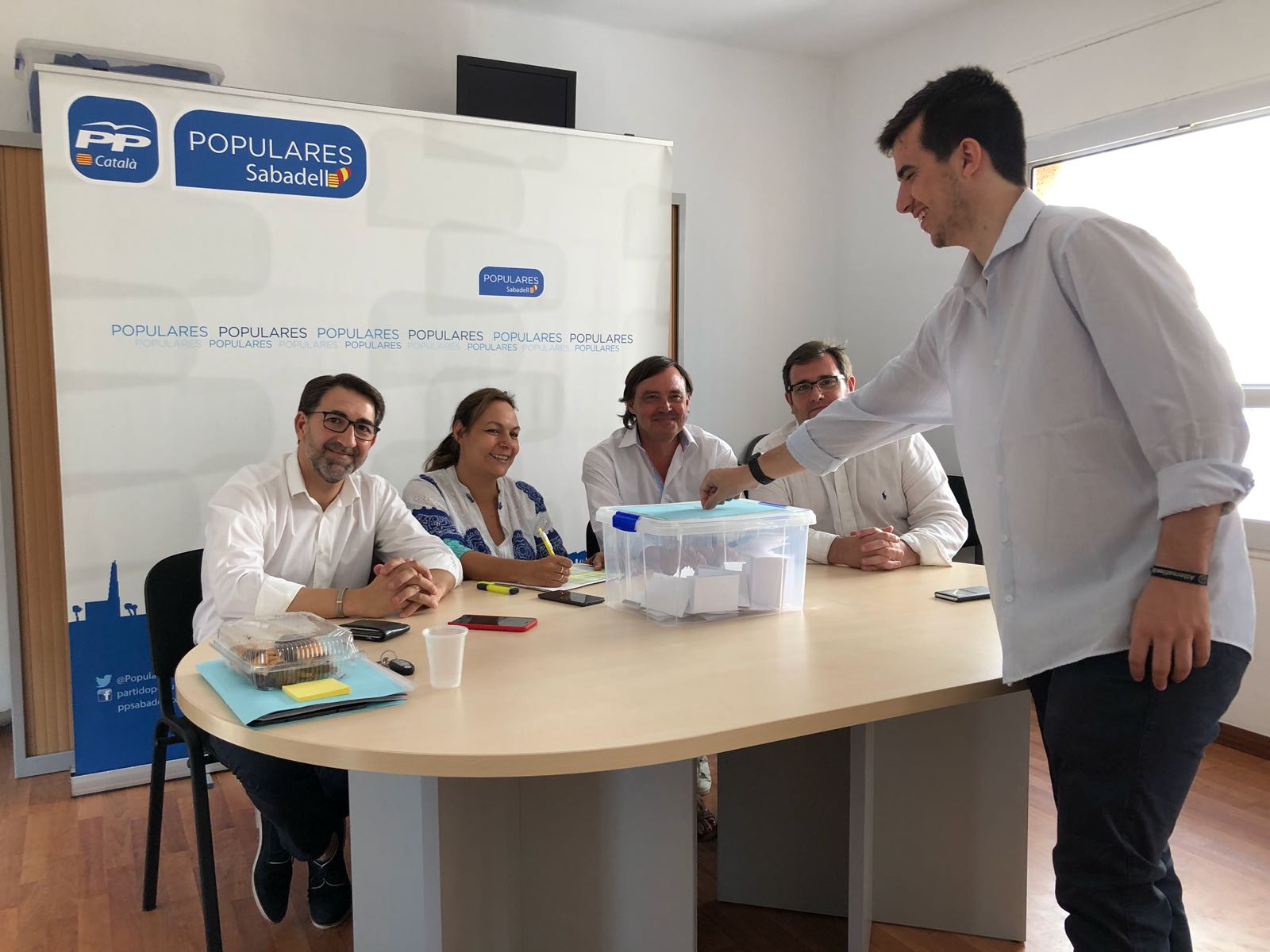 El PP sabadellenc vota a Pablo Casado a les primàries del partit