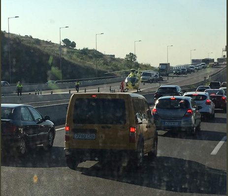 Un accident obliga a aterrar l'helicòpter del SEM en mig carril BUS-VAO
