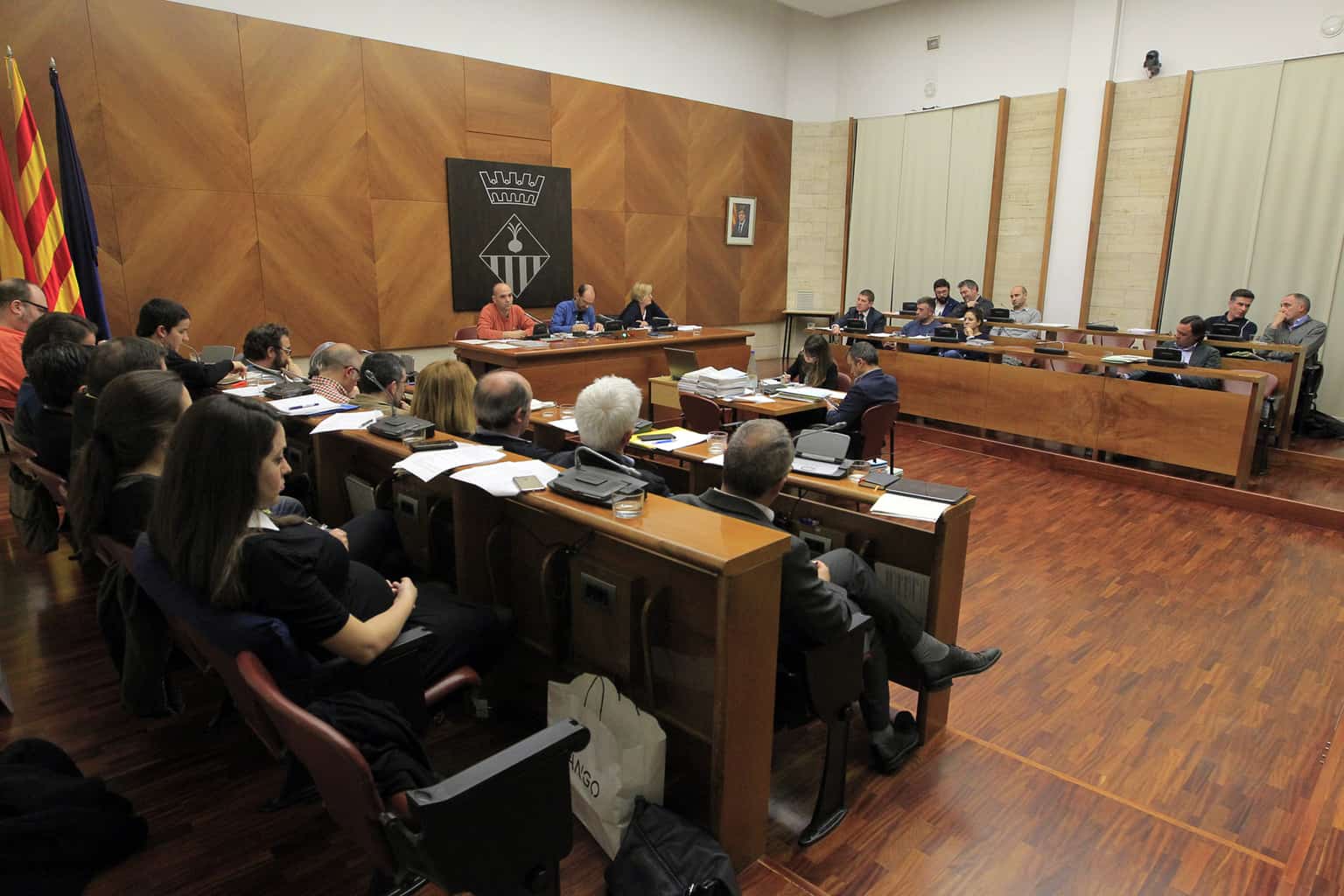 El govern rebutja una moció del PSC per crear parades intermèdies de bus