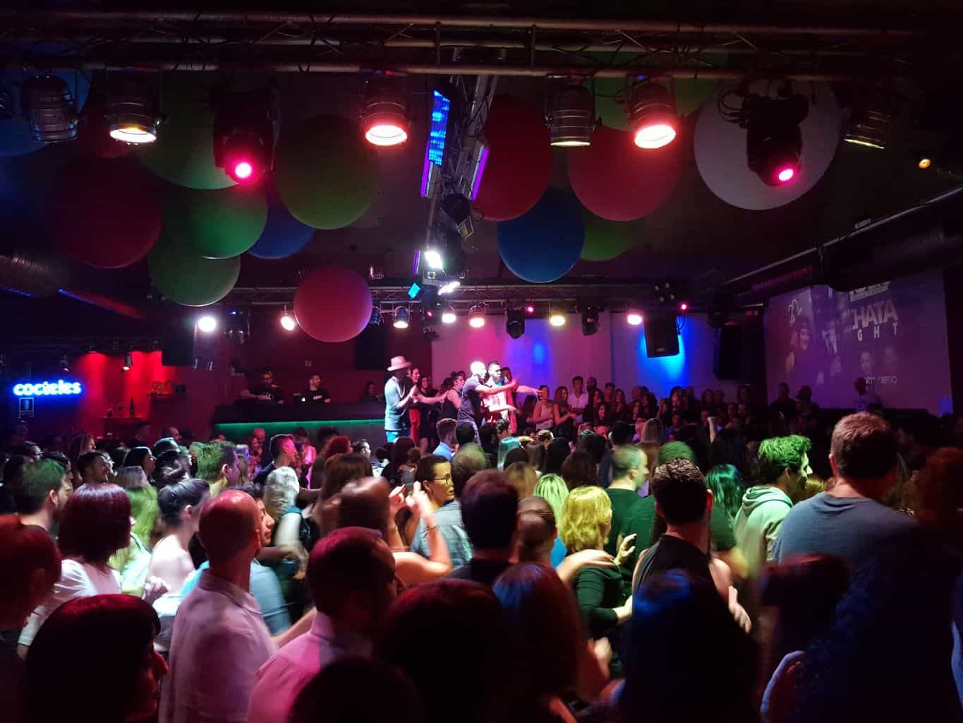 Consternació a la Zona Hermètica pel tancament dels primers locals