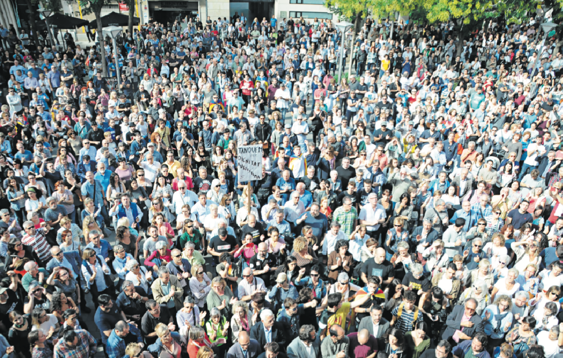 Referèndum: milers de persones criden contra la repressió policial
