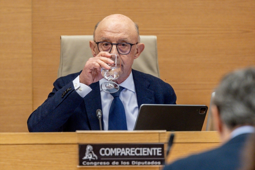 Cristóbal Montoro, imputat per beneficiar empreses del sector del gas quan era ministre