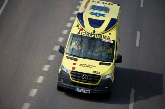 Dos ferits en caure una moto per un talús a Terrassa