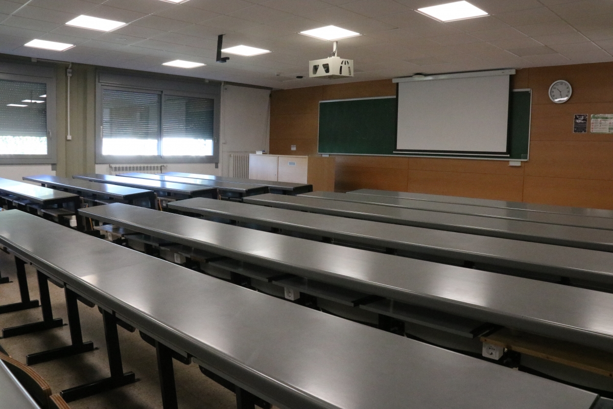 Facultats buides a la UAB després de la gran apagada