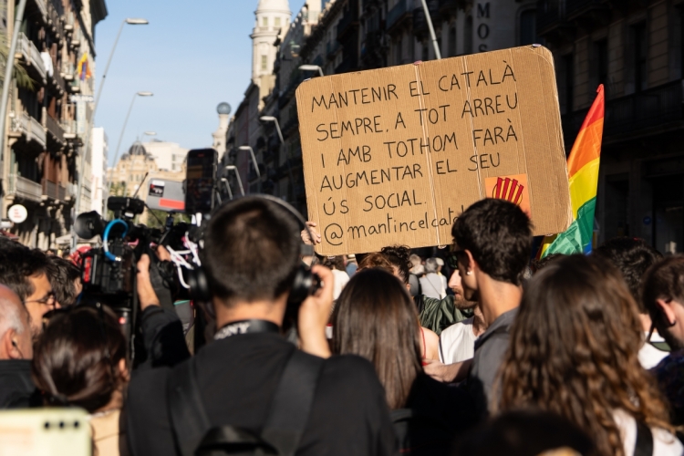 Enviament massiu de correus electrònics als governs europeus per l'oficialitat del català