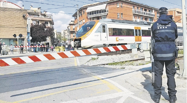 Un dels passos a nivell de Montcada i Reixac - ACN