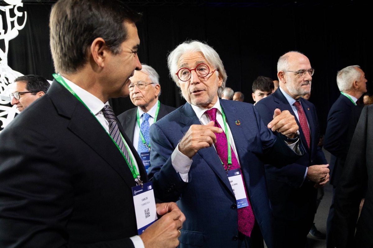 La consulta de Sánchez electritza el Cercle i treu l'opa del carril financer