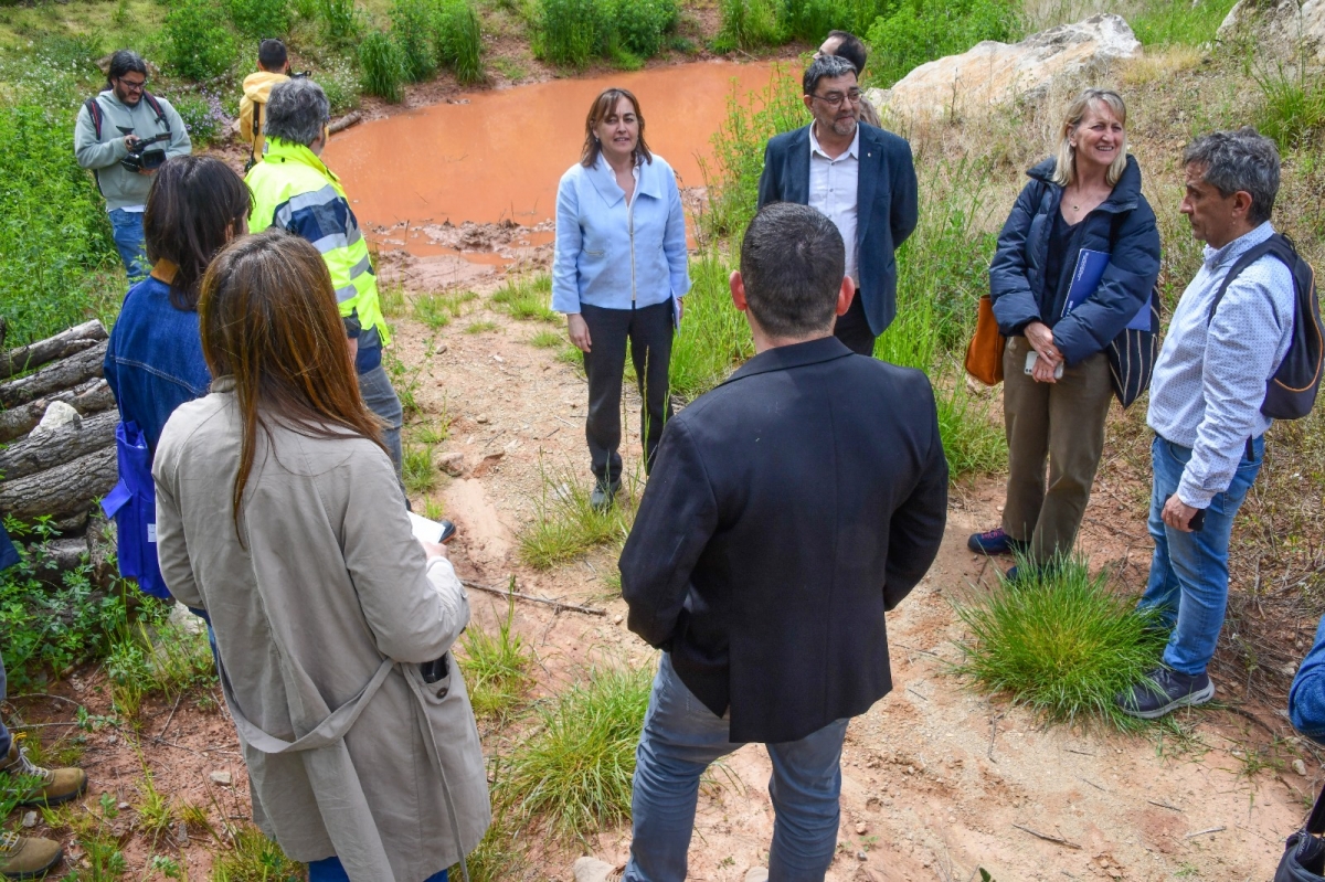 La consellera Paneque ha visitat la restauració d`una pedrera al Baix Penedès - Departament de Territori La consellera Paneque ha visitat la restauració d`una pedrera al Baix Penedès