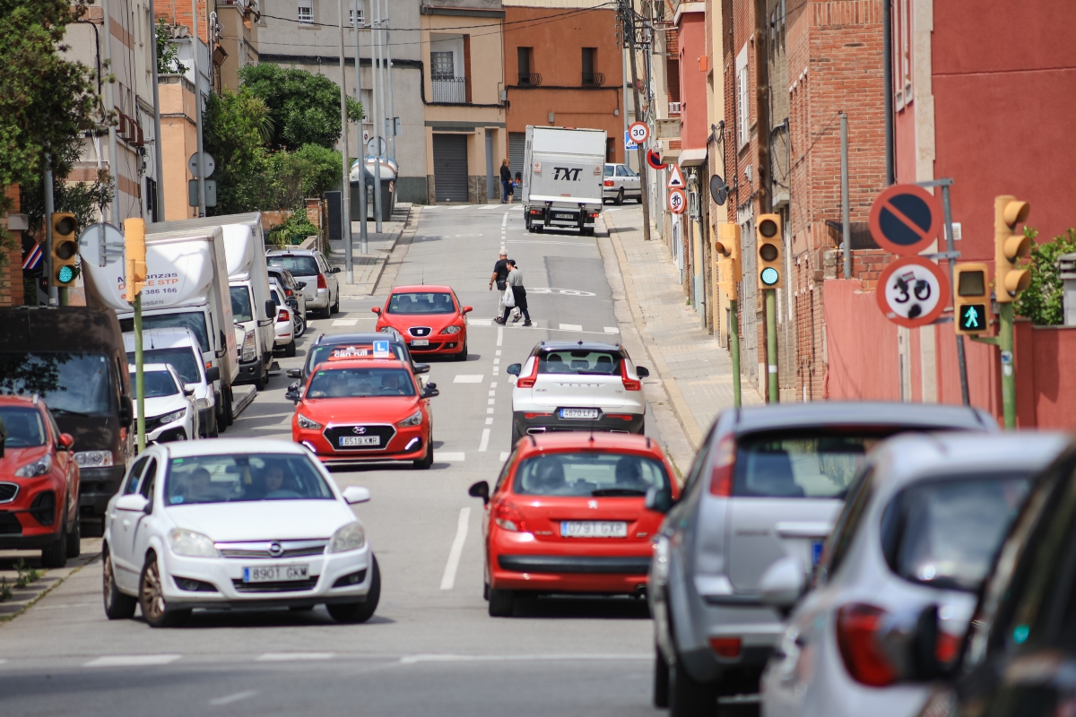 Queixes a Can Rull per les velocitats: “El carrer sembla una autopista, cal que frenin aquestes conductes”