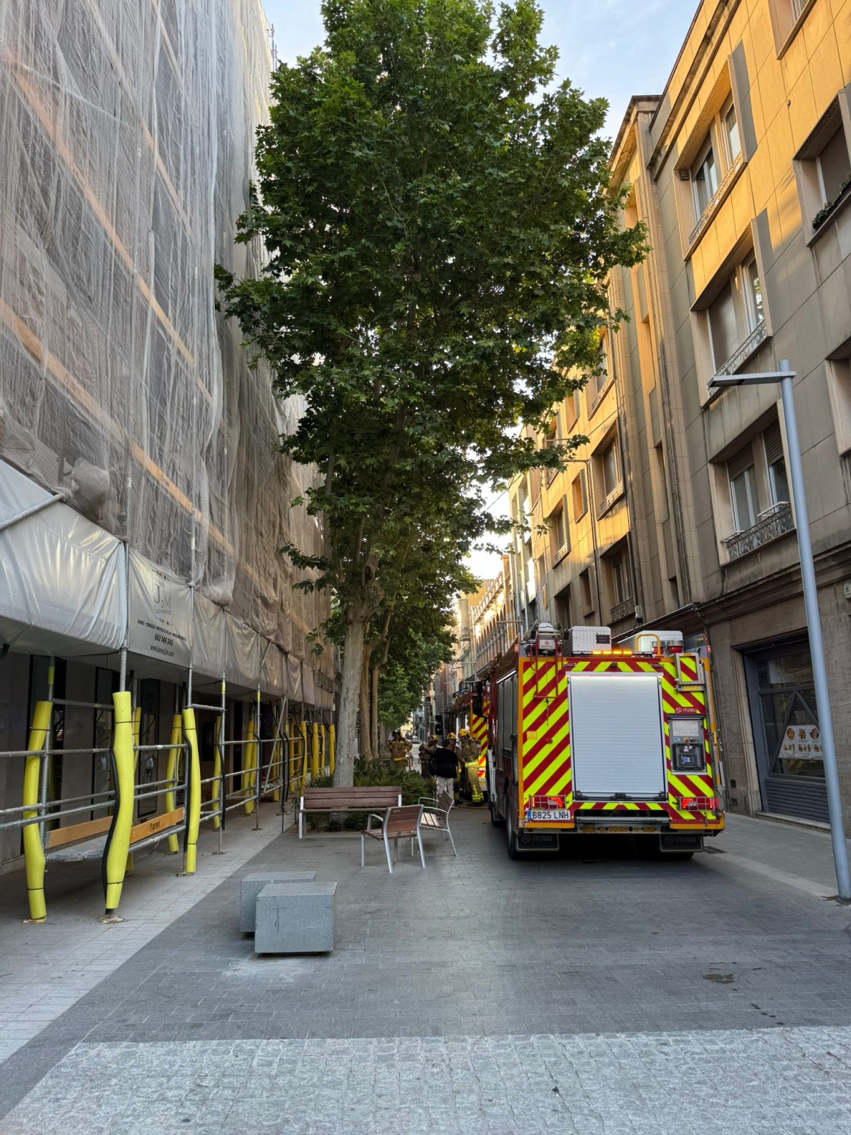 Incendi al carrer de la Indústria de Sabadell - 