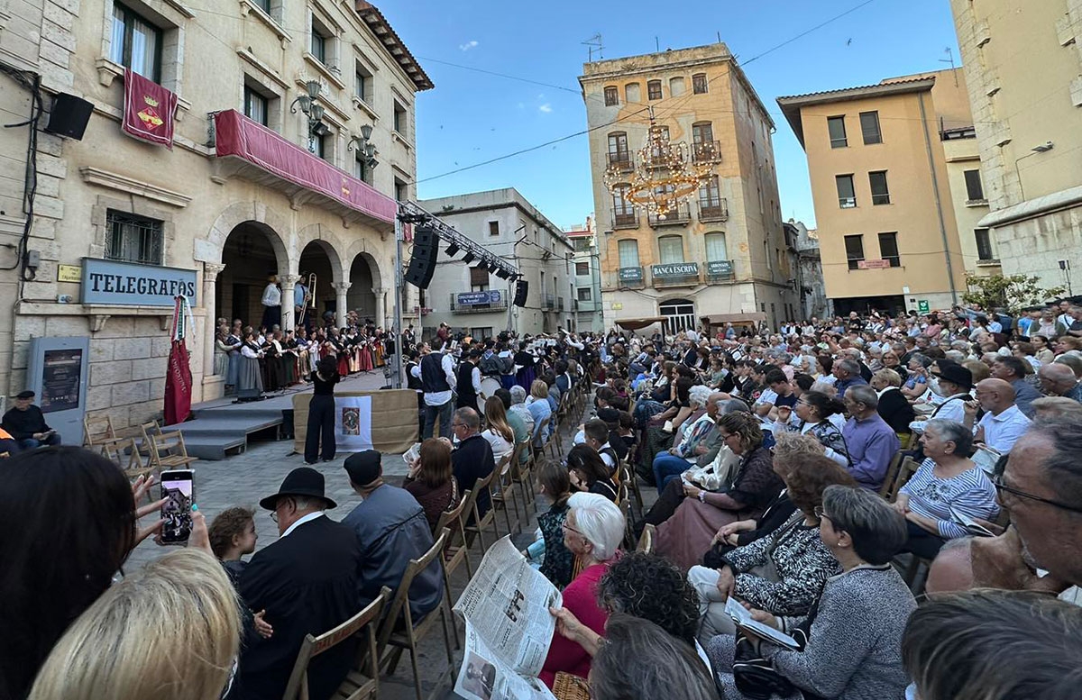 Així ha estat el Mercat a la Plaça d'Amposta: moda, tavernes, concursos, música i molta gent