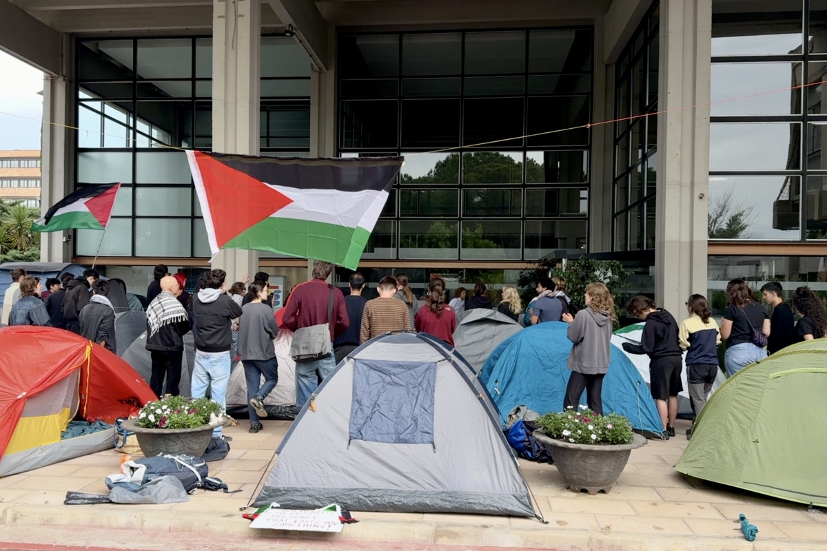 Estudiants de la UAB acampen per demanar que la universitat trenqui els vincles amb Israel
