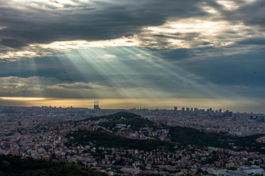 El temps d'aquest divendres 23 de maig: la pluja persisteix, però guanyen pes les clarianes