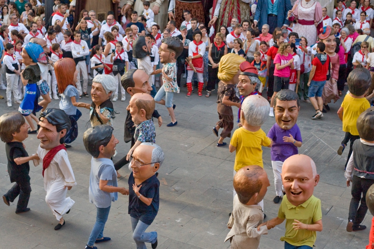 Ball dels capgrossos al Raval de Montserrat divendres de Festa Major - Nebridi Aróztegui