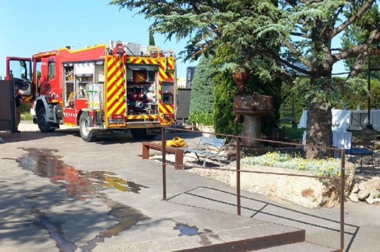 Catorze persones afectades i 200 evacuats en un incendi en un restaurant d’Ulldecona