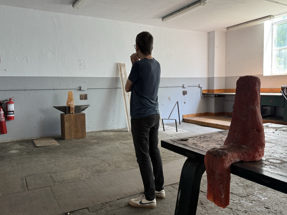 Un hospital de cartró de la Vall Fosca es converteix en galeria d’art