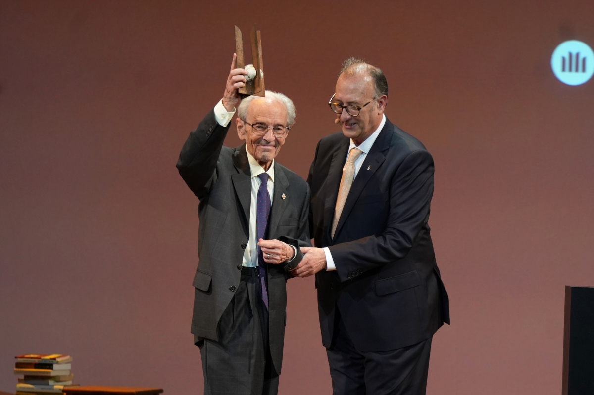 Pere Lluís Font, Premi d'Honor de les Lletres Catalanes, demana una 